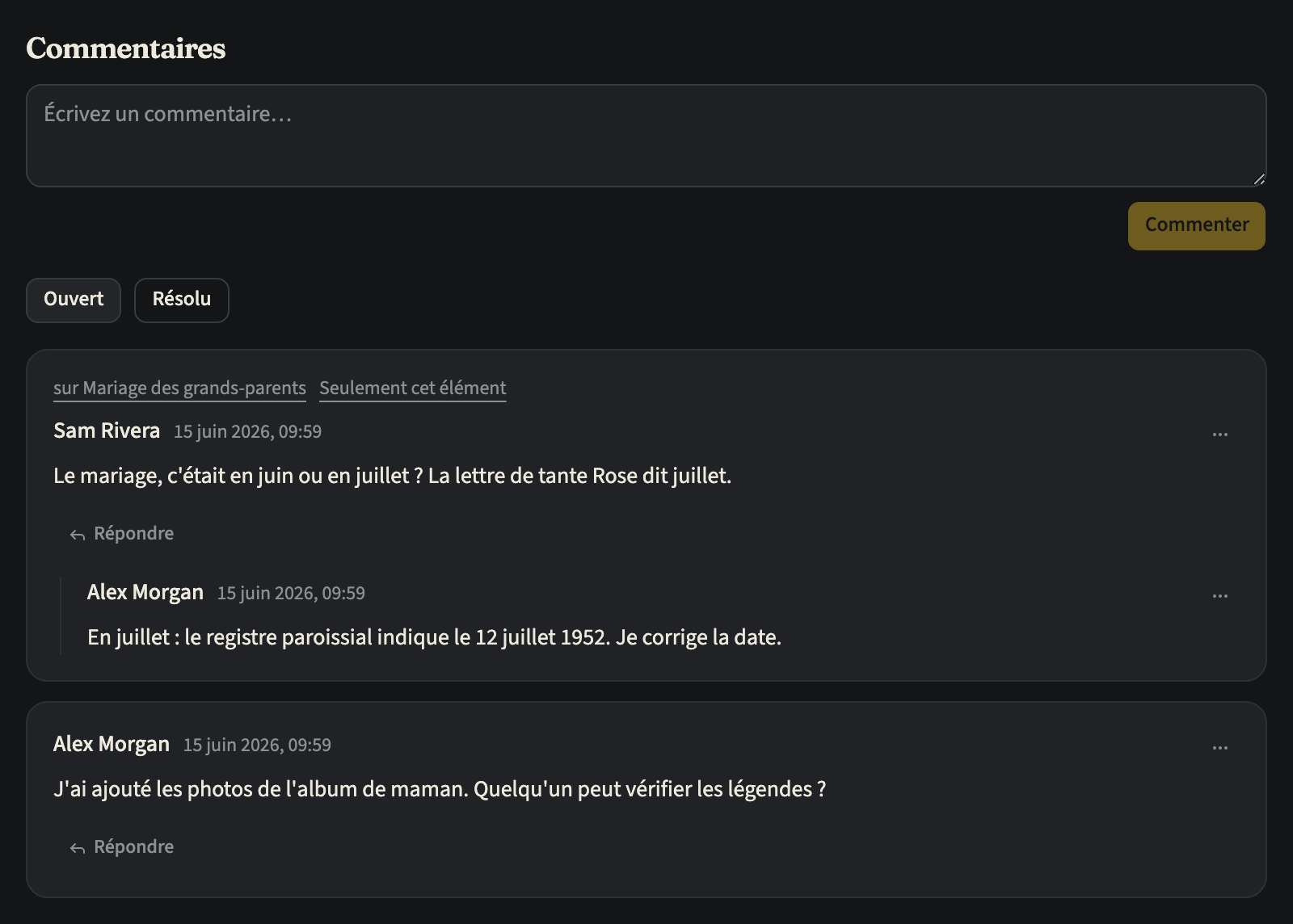 L'onglet Commentaires d'une frise avec le champ « Écrivez un commentaire… » et le bouton Commenter, le sélecteur « Ouvert » / « Résolu » sur Ouvert, et deux discussions, de la plus récente à la plus ancienne : le commentaire de Sam Rivera sur un élément, avec un lien vers l'élément, « Seulement cet élément » et la réponse d'Alex Morgan en dessous, puis le commentaire d'Alex Morgan sur toute la frise. Chaque discussion a un bouton « Répondre »