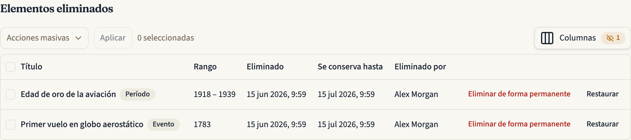 La lista «Elementos eliminados» de una línea de tiempo, con un período y un evento eliminados, cada uno con su fecha de eliminación, la fecha de «Se conserva hasta», quién lo eliminó y los botones «Eliminar de forma permanente» y «Restaurar»
