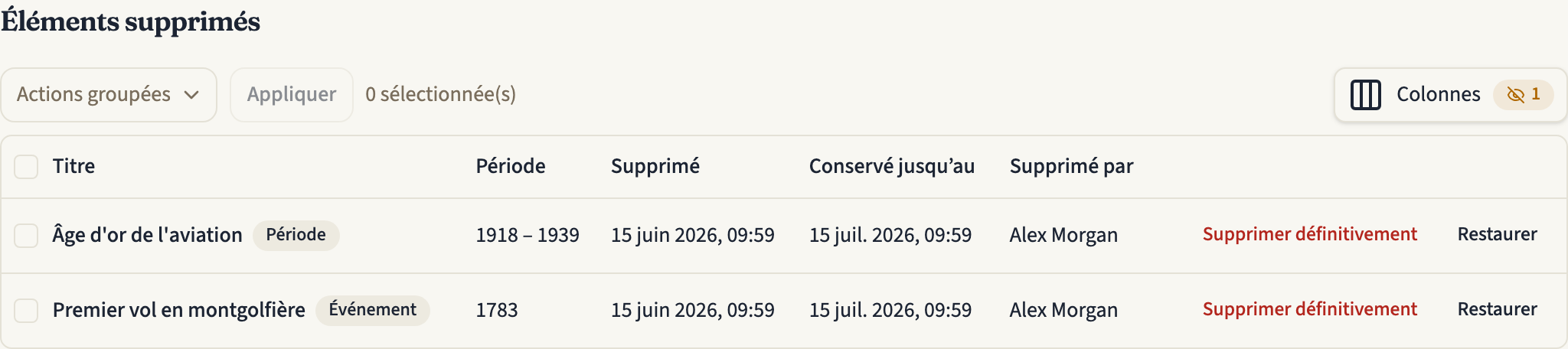 La liste « Éléments supprimés » d'une frise, avec une période et un événement supprimés, chacun avec sa date de suppression, sa date « Conservé jusqu’au », la personne qui l'a supprimé et les boutons « Supprimer définitivement » et « Restaurer »