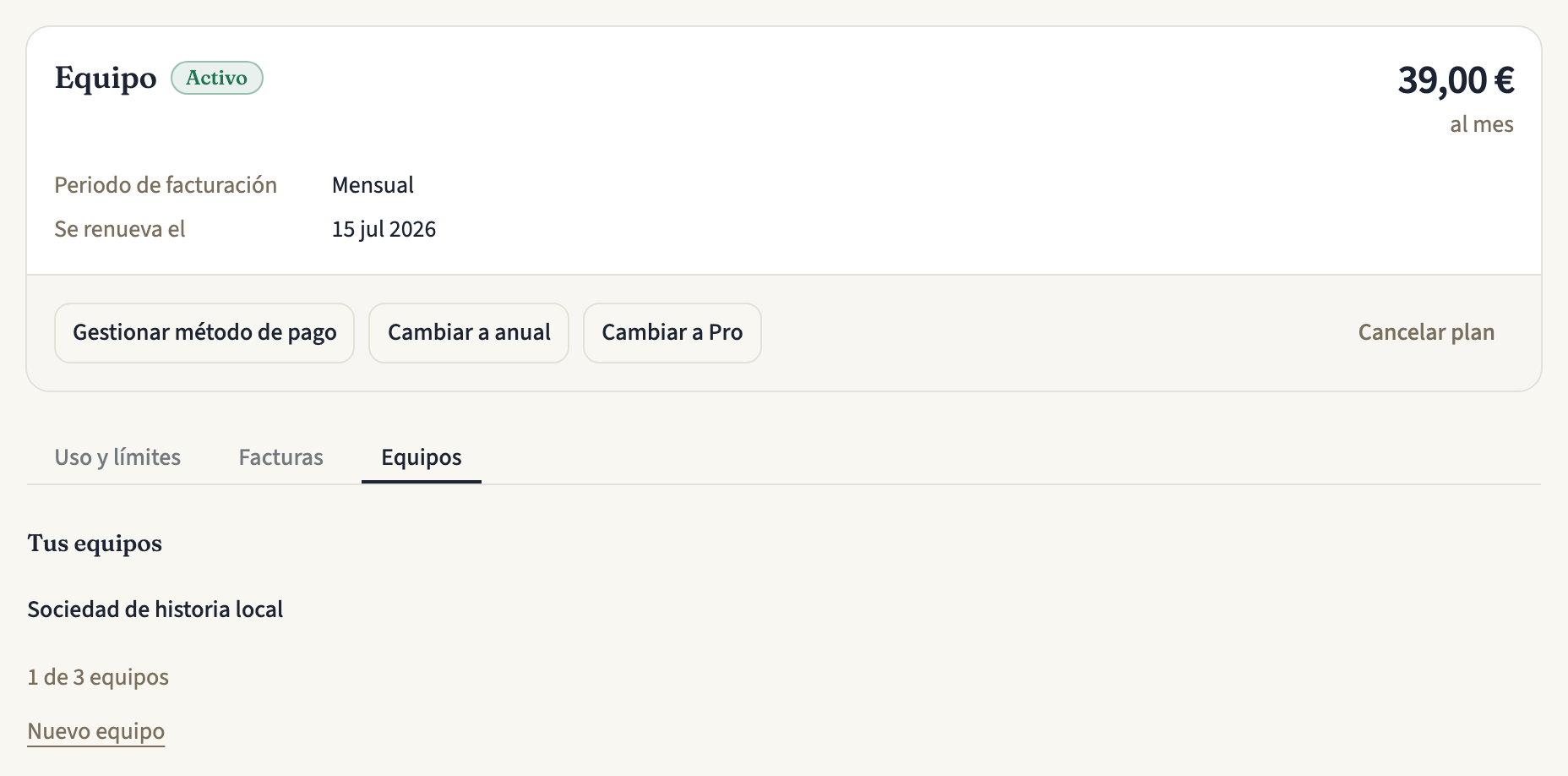 Plan y facturación para una cuenta en el plan Equipo, con la pestaña Equipos mostrando el único equipo que paga el plan, cuántos de sus tres equipos están en uso y un enlace Nuevo equipo