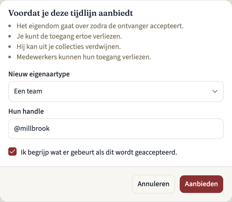 Het dialoogvenster "Eigendom overdragen" met wat er gebeurt als je de tijdlijn aanbiedt, "Een team" gekozen als nieuw eigenaartype, de ingevulde handle van het team, het aangevinkte vakje en de knoppen "Annuleren" en "Aanbieden"