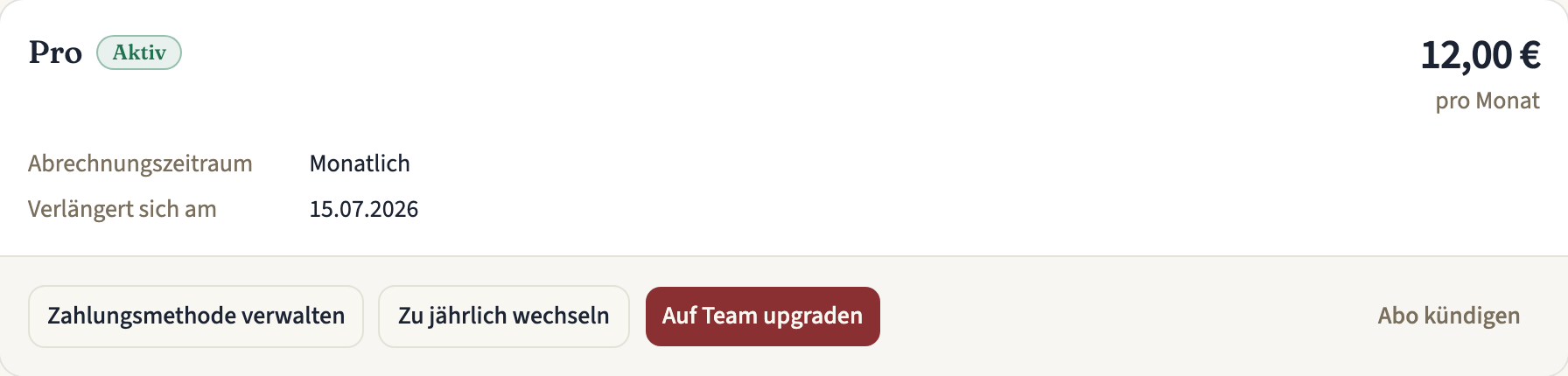 Die Abo-Karte eines aktiven monatlichen Pro-Abos mit Preis, Abrechnungszeitraum und Verlängerungsdatum sowie den Buttons „Zahlungsmethode verwalten“, „Zu jährlich wechseln“, „Auf Team upgraden“ und „Abo kündigen“